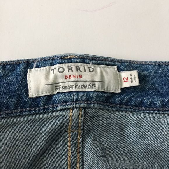 Torrid Cropped Sophia Rapids Skinny Jeans - Picture 3 of 8